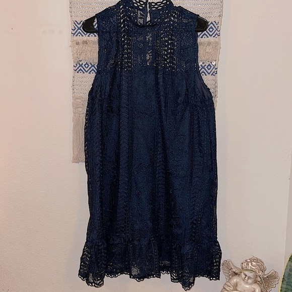 NWOT-Sheri Mock Neck Sleeveless Lace Mini Shift Dress - Picture 4 of 10